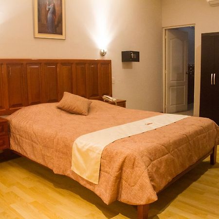 Hotel Safari Iquitos Buitenkant foto