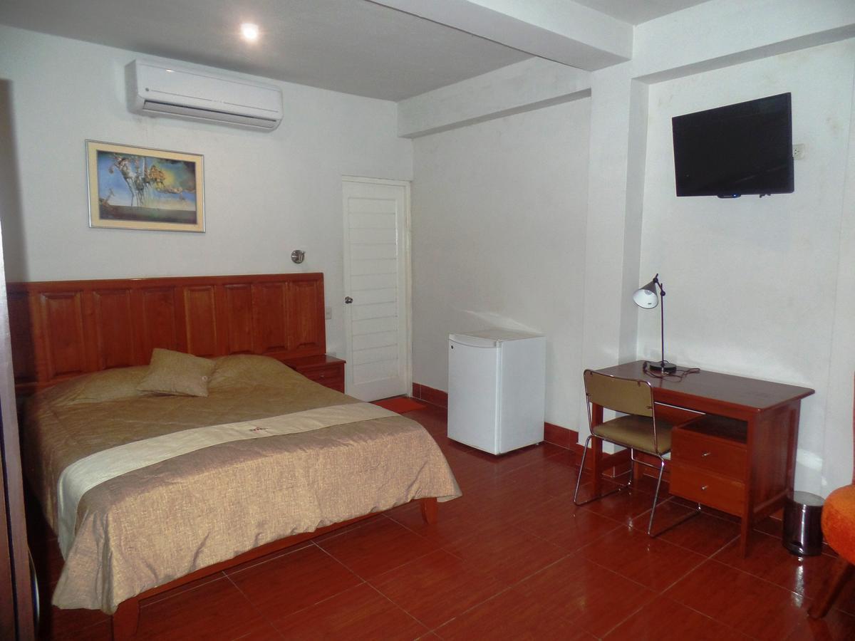 Hotel Safari Iquitos Buitenkant foto