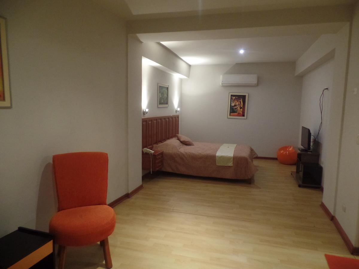 Hotel Safari Iquitos Buitenkant foto